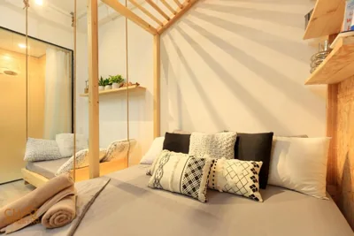 Camera Queen con balcone — Homestay CHAT - Hanoi Heritage Hideaway